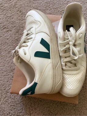 Veja White / Brittany Sneakers Box Label